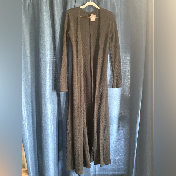 Sweaters - ⭐️Unbranded long black knit cardigan